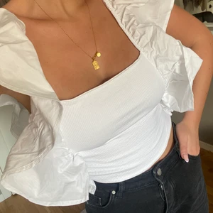 Topp  - Topp med fina ärmar, sitter så snyggt. Prislappar kvar 