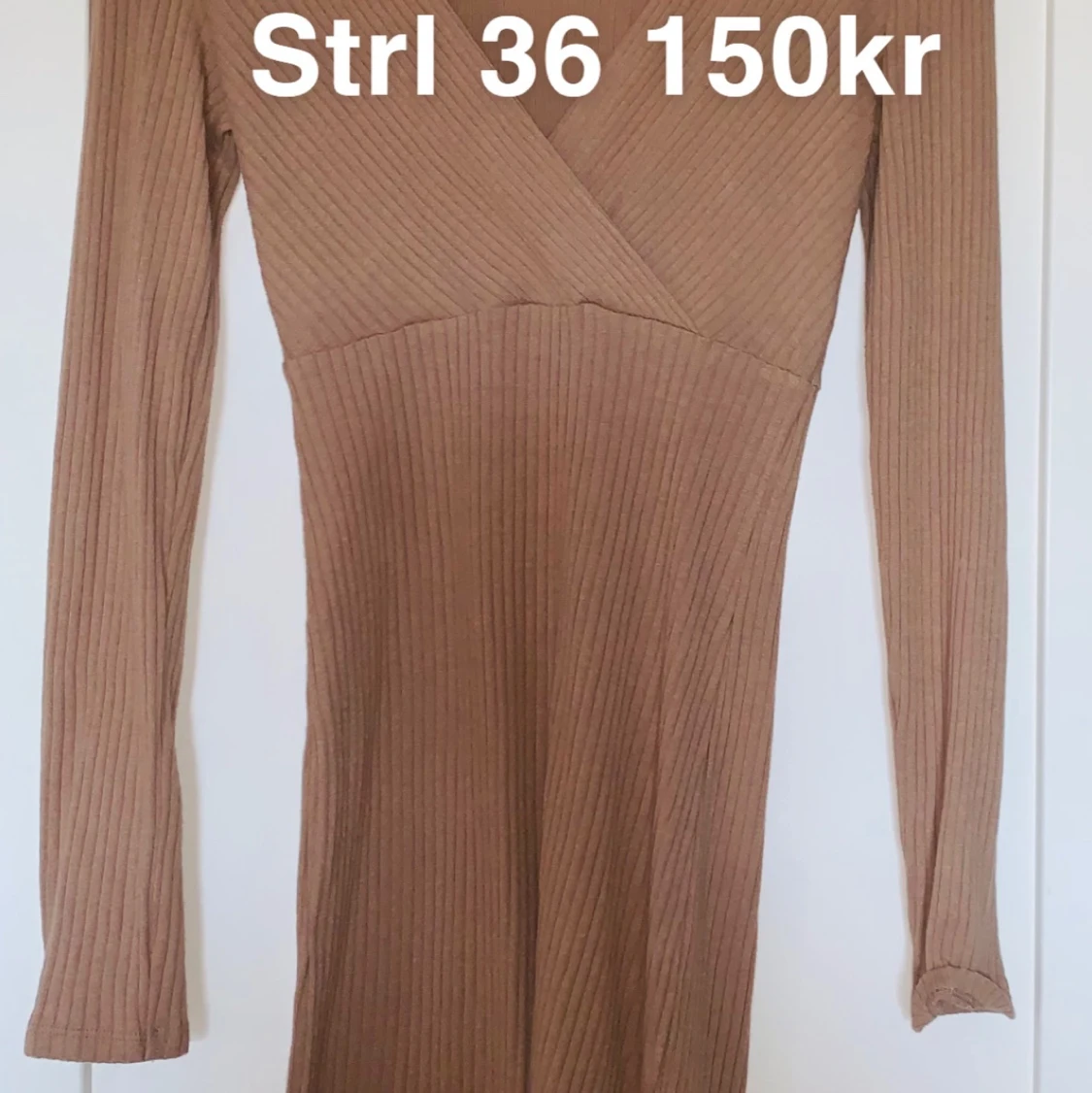 Oanvänd festklänning 