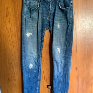 Only & Sons Skinny ripped - Storlek W29/32. Cond: 6/10