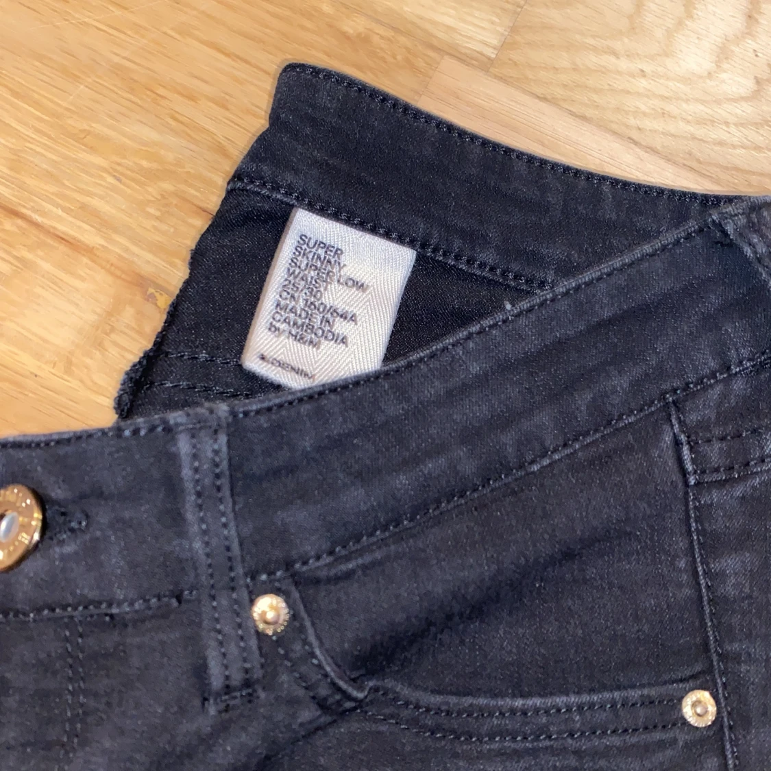 Svarta jeans från H&M  - 91