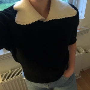 Svart stickad tröja  - Strl s/m, köpare står för frakt🌸