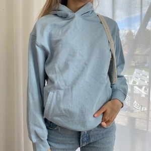 Såå fin hoodie från Zara 💙🦋🐠🦋 - Såå fkn hoodie från zara 💙🦋🐠🦋