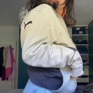zip up puma  - skitsnyggg!!!! köpte på beyond retero för ett år sen kanske å aldrig använt🤎🤎 Storlek S men för herr
