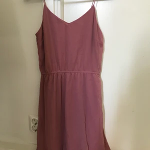 Storlek S - Klänning från veromoda🌸