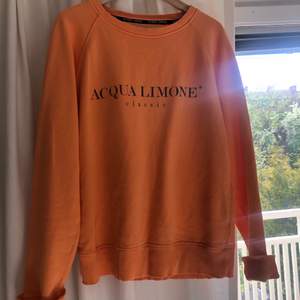 Skitsnygg orange tröja från acqualimome, nyskick