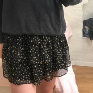 Blommig volangkjol - Blommig volangkjol, perfekt till sommaren<33