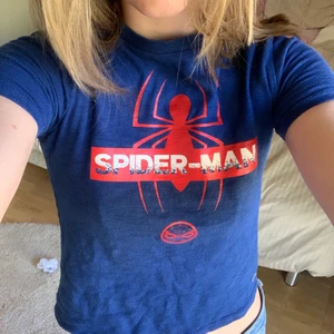 Baby tee  - Baby tee, vet ej vad storleken är men passar på mig som är en 34/36 