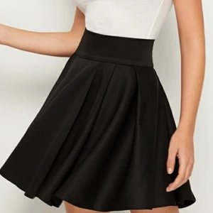 Oanvänd kjol - Jätte fin svart kjol som är helt oanvänd, med lapp kvar :) storlek s gratis frakt