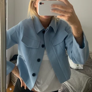 Världens finaste jacka  - Världens finaste ljusblåa jacka som är helt slutsåld från mango! Använd fåtal gånger så i väldigt bra skick❤️❤️ inköpt för 500kr 