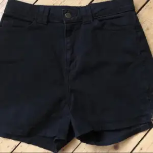 Snygga shorts med hög midja från American Apparel med dragkedjor i sidan