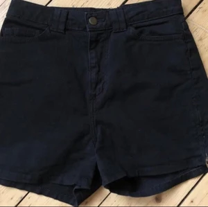 American Apparel shorts - Snygga shorts med hög midja från American Apparel med dragkedjor i sidan