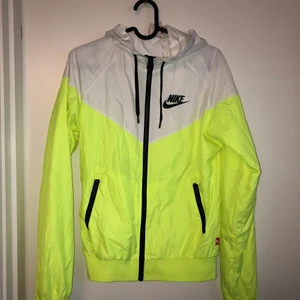 Nike träningsjacka storlek S - superfin träningsjacka från Nike! Nästan oanvänd. 