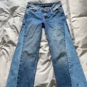 Jeans från bikbok i storlek XS, använda 2 gånger