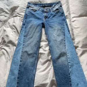 Jeans strl xs - Jeans från bikbok i storlek XS, använda 2 gånger