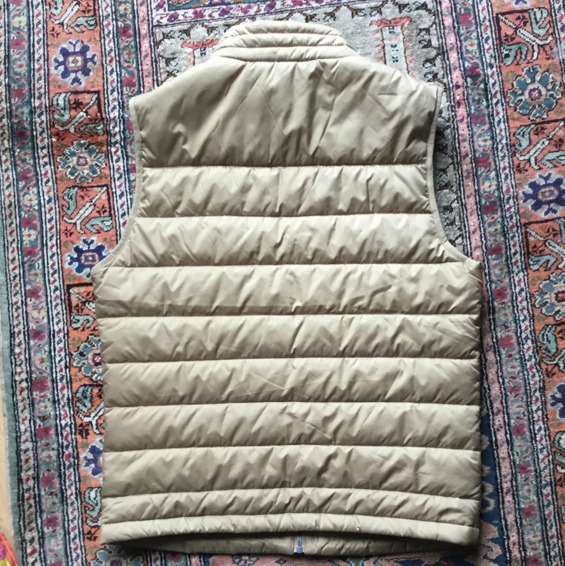 En beig dunväst jacka  - 90