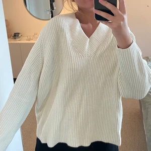 Mysig stickad tröja💓 - Säljer denna supersköna stickade tröja från HM💓 storlek M🌸 köparen står för frakt! Hör av er vid frågor 🥰