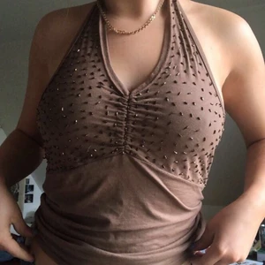 brun halterneck topp! - unik topp, perfekt till sommaren:)