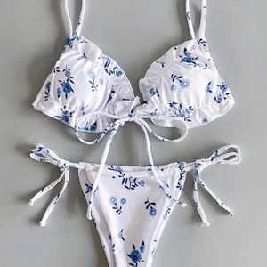 Vit bikini - Nyköpt (endast provad) bikini från shein som tyvärr var lite för liten för mig med lite större byst. Storlek L men skulle säga att den är ganska liten i storleken och eftersom den har band man knyter så passar den nog absolut en M och en större S också. Nypris: 119kr