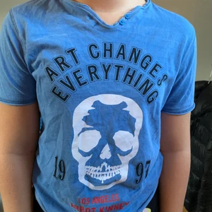 Zadig & voltaire t-shirt - Snygg zadig t-shirt som är fin till sommaren! 