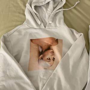 Fin Ariana Grande tröja köpt på hm .❤️