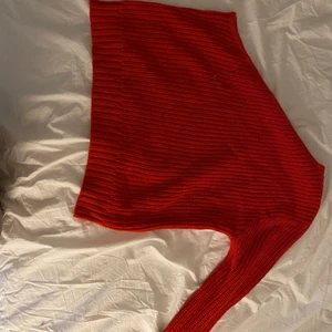 NAKD tröja strl M - Fin tröja från NAKD men endast en arm. Säljer för 100kr