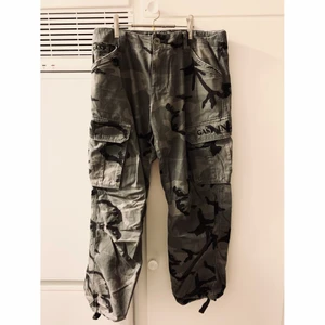 Gasp cargobyxor  - Gasp Cargobyxor, Str: M, Modell: Herr, Skick: Nytt, Pris: 400kr.  Kolla gärna in mina andra inlägg, Vid intresse av fler varor så fixar jag ett bra paketpris!