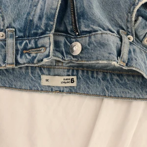 Raka blå jeans👑 - Så fina raka jeans med långa ben, inga slitningar Strl 36 men passar även 38🦋 tyvärr för små för mig så kan ej visa på