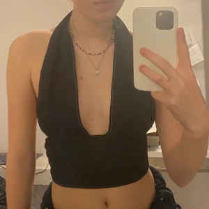 Topp - Säljer denna fina topp som jag köpt från plick. Den är tyvärr lite för stor för mig och det är därför jag säljer den. Storlek Xs/s