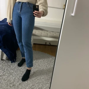 Levis 501 - Säljer dessa snygga 501:or från Levis (W24 L30) eftersom de tyvärr är fel storlek för mig nu. Köparen står för frakten som är 62kr eller så kan jag mötas i Gävle📍🌸😊