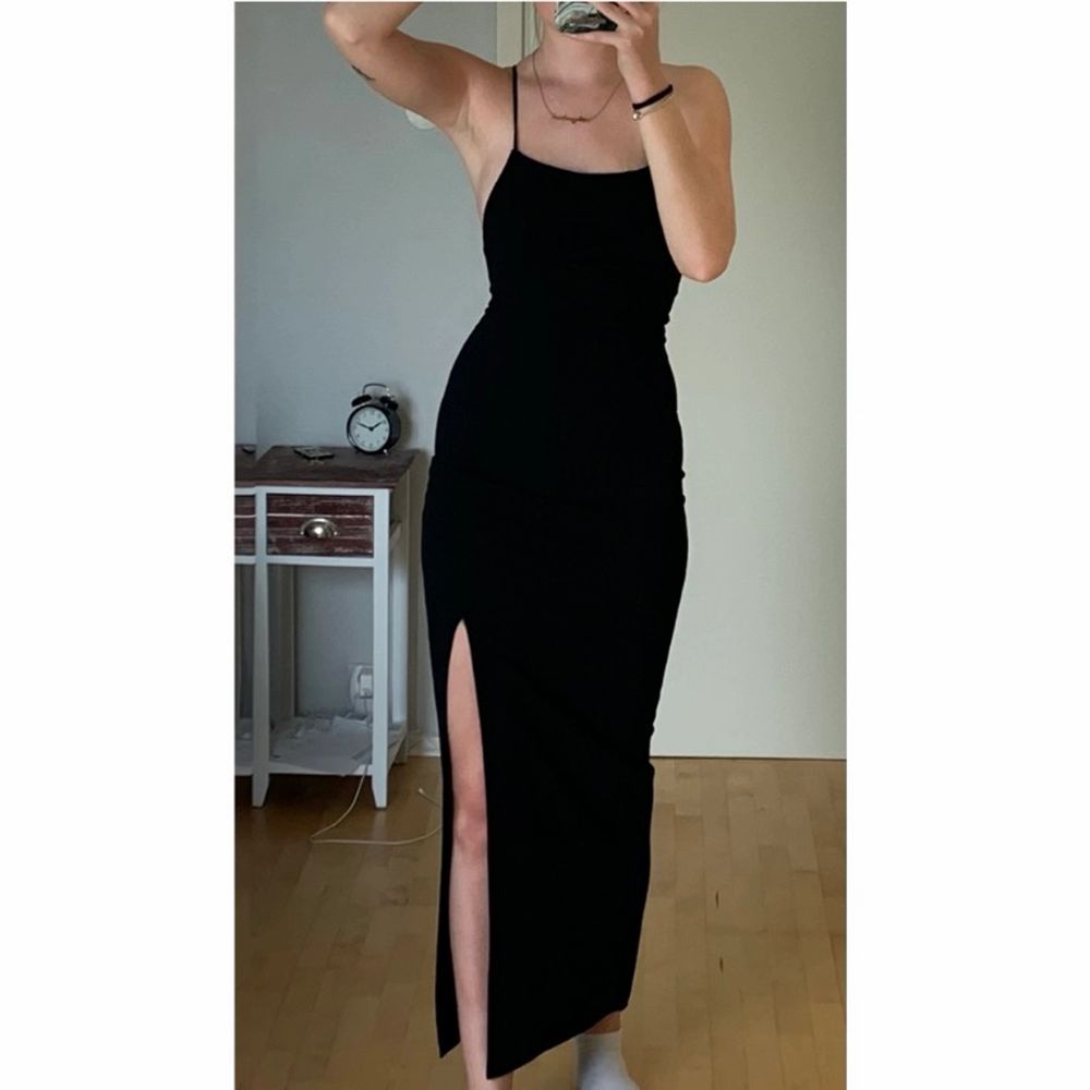 Svart lång klänning - Asos | Plick Second Hand