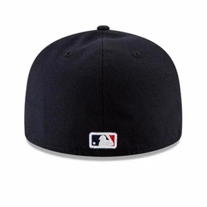 New era boston red sox 59fifty Authentic fitted navy hat - Riktigt snygg new era keps i riktigt bra skick, säljer då den är alldeles för liten för mig, kontakta mig för mer information och bilder💕
