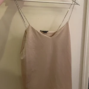 Linne från new yorker  - Linne i storlek xs säljer då det inte passar mig (oanvänt).                     Köparen står för frakten 