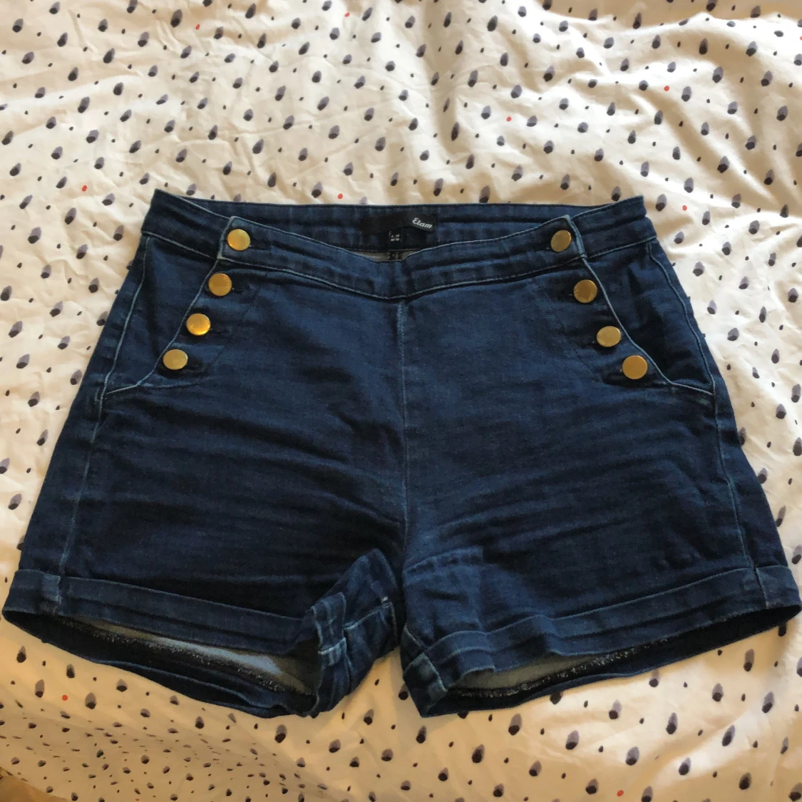 Jean Short with gold buttons - 90