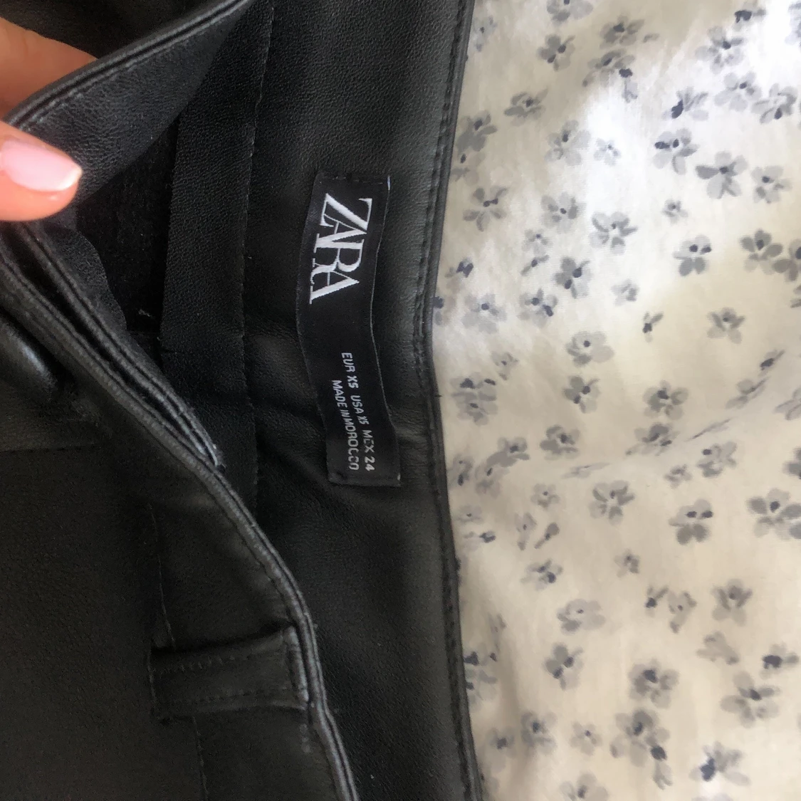 Svart skinnkjol  - 91