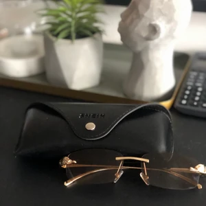 Solglasögon  - Oanvända jättefina solglasögon från shein. Fick hem de för en vecka sedan. Säljer då de inte passar mig. Köparen står för frakten❤️