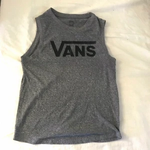 Vans linne medium - Använt endast en handfull gånger, som i nyskick. Gråmelerad, storlek medium. 