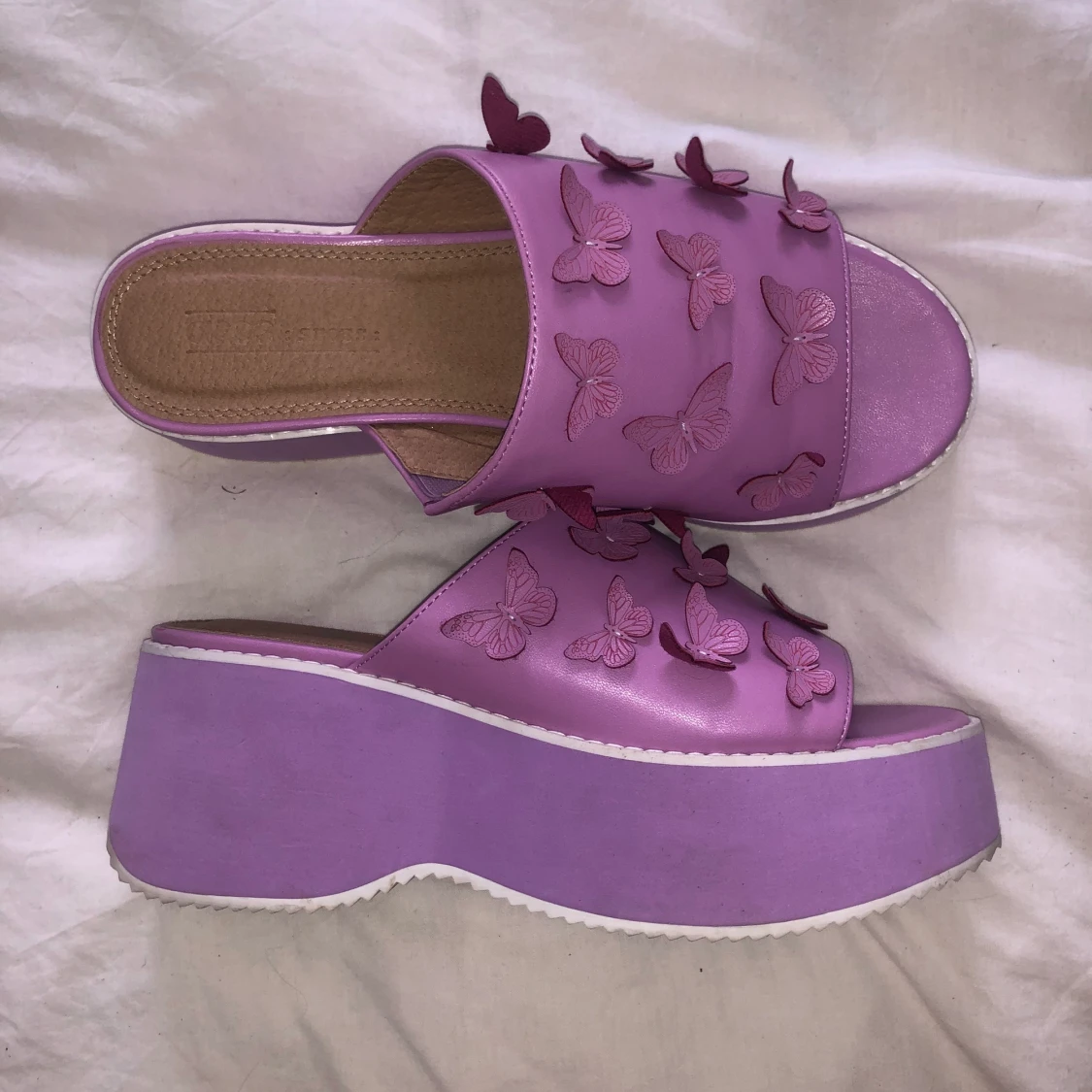 Superfina lila platå sandaler 