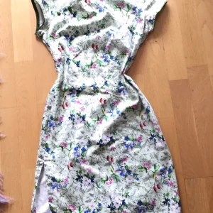 50 tal unik och sexig klänning  - I mycket bra skick och bud I kommentarna.Finns fler bilder 