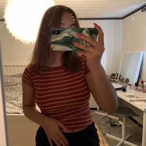 Randig topp - Skitfin randig bronsfärgad T-shirt från Gina tricot strl S. 60kr + frakt superfin på sommaren 