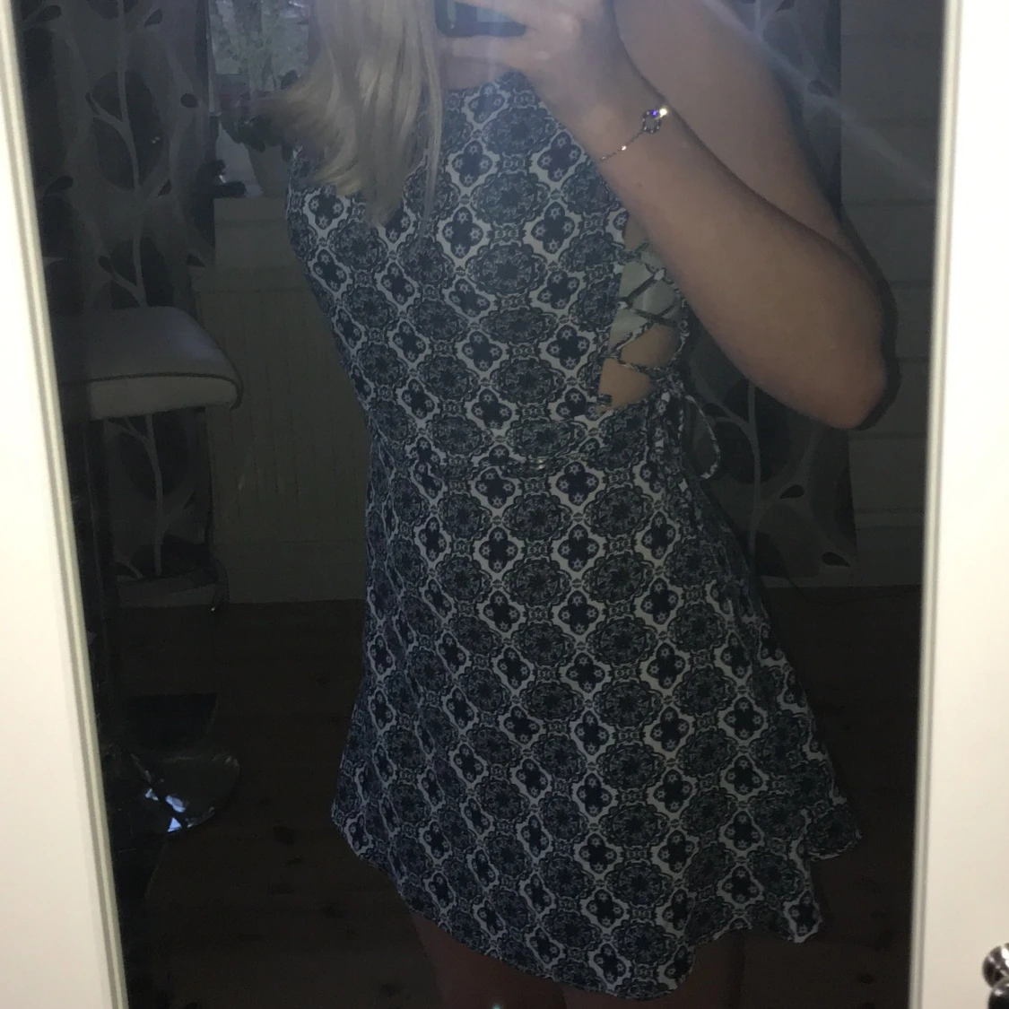 En klänning från h&m storlek xs.