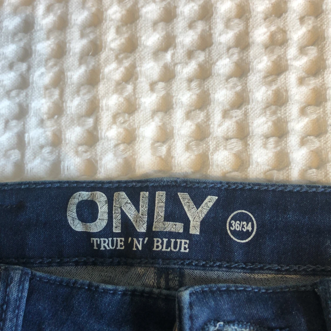 Boot cut jeans. - 91