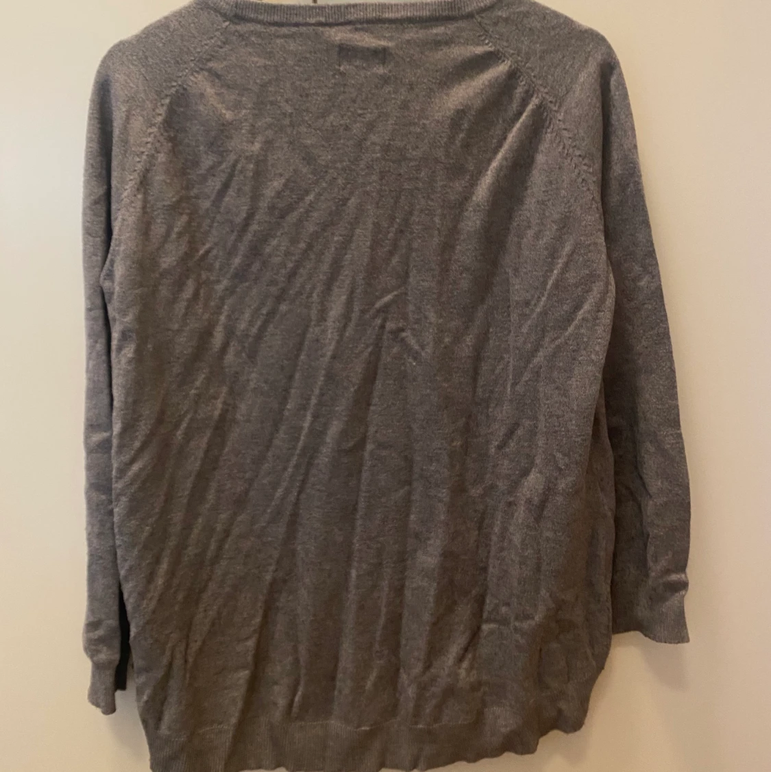 Grå tröja  - 90