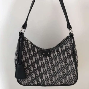 Superfin väska  - Säljer nu en likadan väska då jag har två! Nyskick!