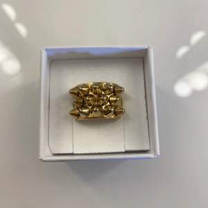 Guldig ring från Edblad i nyskick