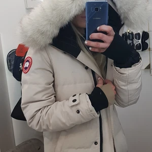Canada goose  - Beige nästintill ny Canada goose i stl xs. Mer som en S. 