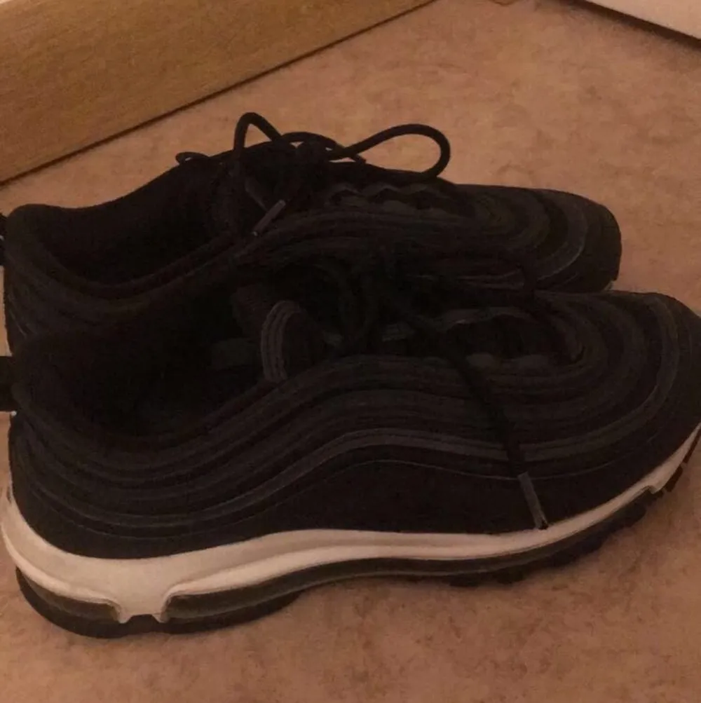 Nike air Max 97 storlek 41, säljs då dem inte kommer till användning mer. Köparen står för frakten.💓💓. Skor.