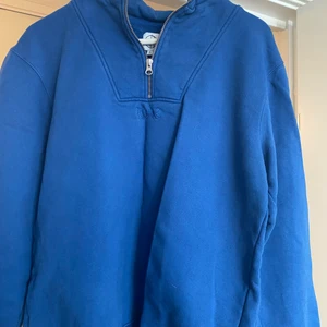 Polar - Snygg sweatshirt från polar. Den är i storlek S och skulle säga att den är mer som en M. Nypris 800 när jag köpte den för 2 år sedan. Mycket sparsamt använd. Frakt ingår inte i priset.