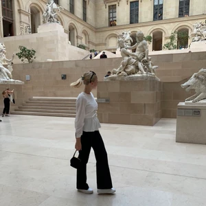 Superfin vit, enkel blus🤍 - Endast använd ett fåtal gånger, superfint skick🤍 Frakt tillkommer, 66kr 