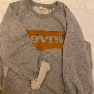 Levis tjocktröja - Helt oanvänd Levis tjocktröja i storlek s💕