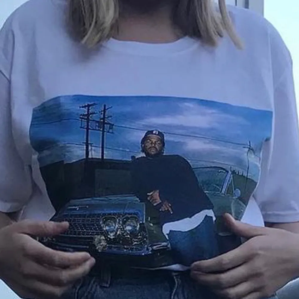 Ice Cube T-shirt köpt från ASOS tror jag. Storlek M, köparen står för frakt . T-shirts.